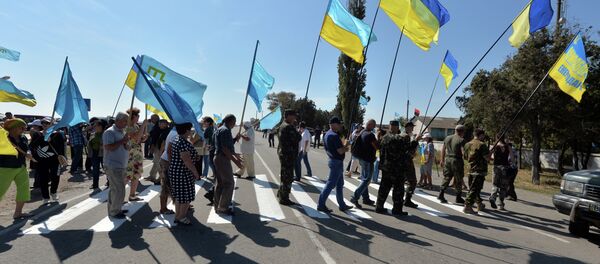 Activists block a road near the border crossing point of Chonhar on September 20, 2015 Activists block a road near the border crossing point of Chonhar on September 20, 2015 - Sputnik International