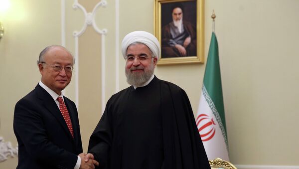 Iranian President Hassan Rouhani, center, welcomes U.N. nuclear chief Yukiya Amano at the start of their meeting in Tehran, Iran, Sunday, Sept. 20, 2015 - Sputnik International