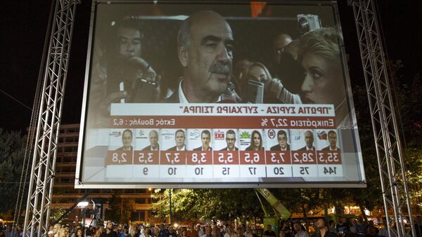 People look at the results of exit polls on a giant screen as the leader of the conservative New Democracy party Vangelis Meimarakis is interviewed on television after polls closed in a general election in Athens, Greece, September 20, 2015 - Sputnik International