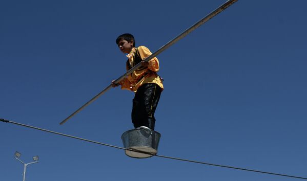 A boy performing a daring highwire act on Freedom Square. - Sputnik International