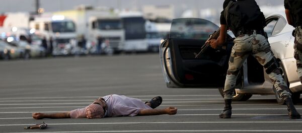 A member of Saudi security forces is seen during a mock encounter scene during a military parade in preparation for the annual Haj pilgrimage in the holy city of Mecca September 17, 2015 - Sputnik International
