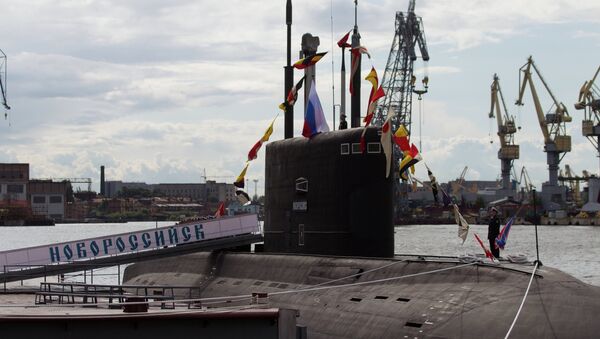 Official ceremony of raising Russian Navy colors on Novorossiysk diesel-electric submarine - Sputnik International