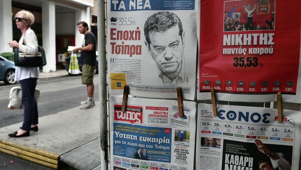 Frontpages of newspapers bear pictures of Syriza leader Alexis Tsipras a day after the Greek general election in Athens on September 21, 2015 - Sputnik International