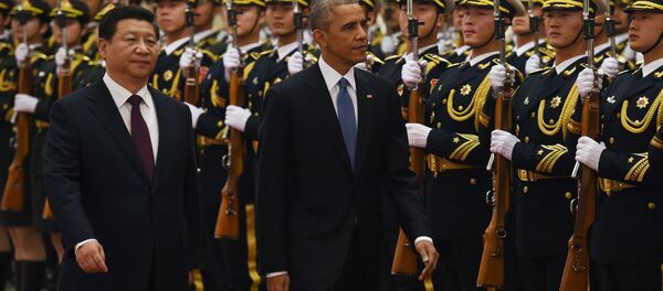 US President Barack Obama (C) reviews an honour guard with Chinese President Xi Jinping in the Great Hall of the People in Beijing on November 12, 2014 - Sputnik International