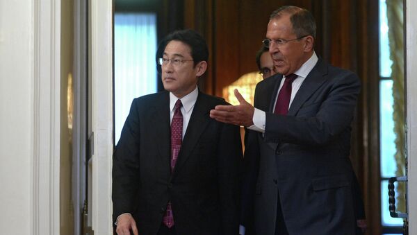 Russian Foreign Minister Sergey Lavrov meets with his Japanese counterpart Fumio Kishida - Sputnik International