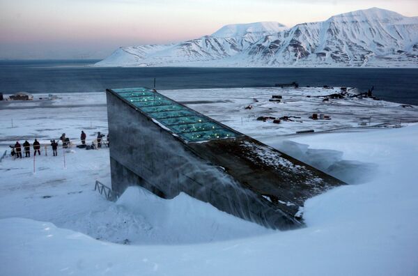 Snow blows off the Svalbard Global Seed Vault before being inaugurated at sunrise - Sputnik International