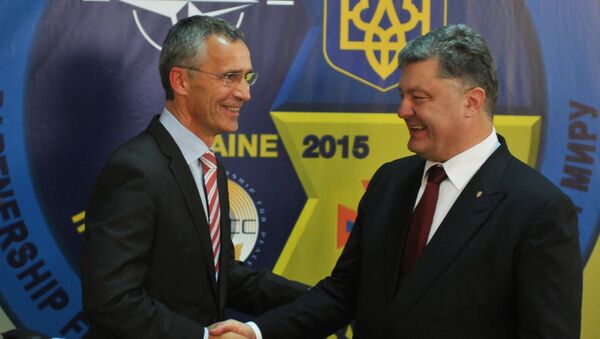 NATO Secretary General Jens Stoltenberg (at the left) and the president of Ukraine Petro Poroshenko at a press conference in the International center of peacemaking and safety on the Yavorivsky ground - Sputnik International