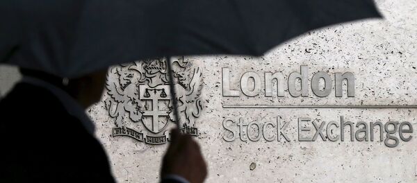 A man shelters under an umbrella as he walks past the London Stock Exchange in London, Britain, in this August 24, 2015 file photo A man shelters under an umbrella as he walks past the London Stock Exchange in London, Britain, in this August 24, 2015 file photo - Sputnik International