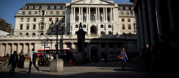 People walk past the Bank of England in the City of London, Tuesday, Aug. 25, 2015 People walk past the Bank of England in the City of London, Tuesday, Aug. 25, 2015 - Sputnik International