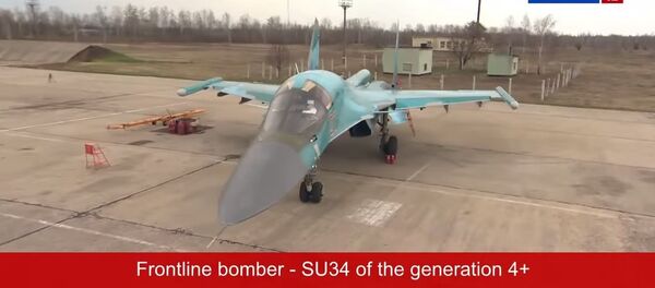 SU34 bomber vs SU27 fighter - DOGFIGHT - Sputnik International