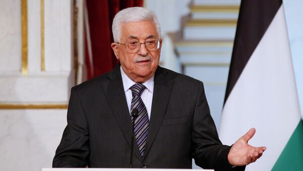 Palestinian president Mahmud Abbas holds a press conference with his French counterpart at the Elysee Palace in Paris on September 22, 2015 - Sputnik International