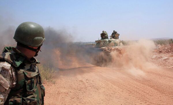 Syrian government forces drive a tank on a road in the Maysar neighbourhood of the northern Syrian city of Aleppo on July 29, 2015 Syrian government forces drive a tank on a road in the Maysar neighbourhood of the northern Syrian city of Aleppo on July 29, 2015 - Sputnik International