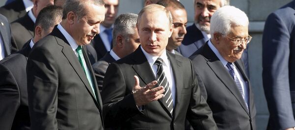 (R-L) Palestinian President Mahmoud Abbas, Russian President Vladimir Putin and Turkish President Tayyip Erdogan walk to attend a ceremony to open the Moscow Grand Mosque in Moscow, Russia, September 23, 2015 - Sputnik International