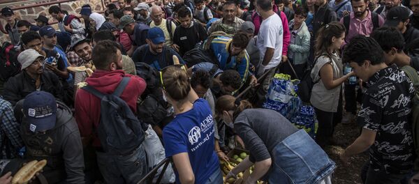 Slovakia is required to adopt almost 2,300 refugees under the new refugee resettlement plan - Sputnik International