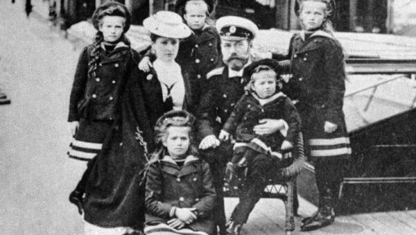 Nicholas II (third from right), the last Russian emperor, with his family - Sputnik International