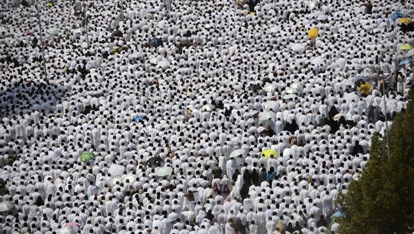 Muslim pilgrims at Namira Mosque in Mount Arafat, southeast of the Saudi holy city of Mecca - Sputnik International