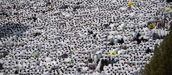 Muslim pilgrims at Namira Mosque in Mount Arafat, southeast of the Saudi holy city of Mecca - Sputnik International