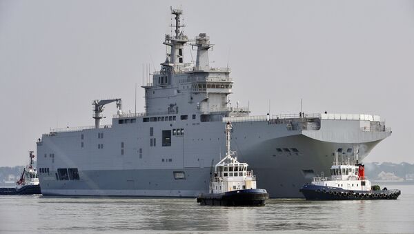 Sevastopol mistral warship on its way for its first sea trials off Saint-Nazaire, northwestern France - Sputnik International