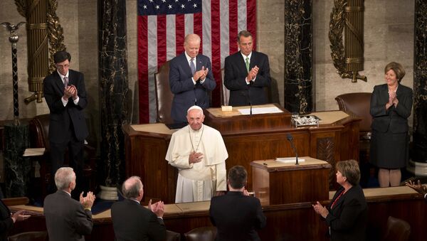 Pope Francis listens to applause before addressing a joint meeting of Congress on Capitol Hill. - Sputnik International