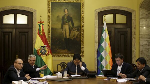 Bolivia's President Evo Morales (C) sits with Defence Minister Remy Ferreira, Vice President Alvaro Garcia Linera, Chief of Staff Juan Ramon Quintana and Foreign Minister David Choquehuanca (L-R) before learning of the statement made by the International Court of Justice (CIJ), in La Paz - Sputnik International