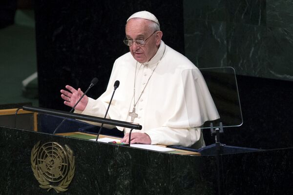 Pope Francis addresses attendees in the opening ceremony to commence a plenary meeting of the United Nations Sustainable Development Summit 2015 at the United Nations headquarters in Manhattan, New York September 25, 2015. Pope Francis addresses attendees in the opening ceremony to commence a plenary meeting of the United Nations Sustainable Development Summit 2015 at the United Nations headquarters in Manhattan, New York September 25, 2015. - Sputnik International
