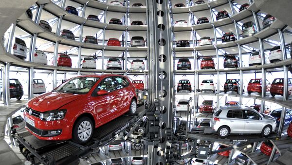 Volkswagen Golf VI are stored at the 'CarTowers' in the theme park Autostadt next to the Volkswagen plant in Wolfsburg, Germany - Sputnik International