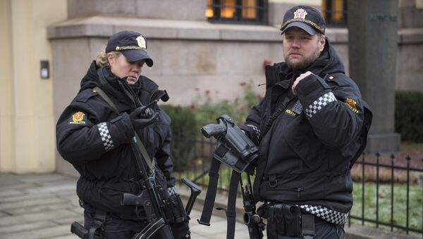 Armed police officers are seen outside the Nobel institute in Oslo - Sputnik International