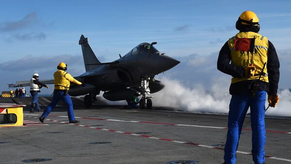 French Rafale fighter aircraft is about to take off on the flight deck, on the French aircraft carrier Charles-de-Gaulle at sea off the coast of Toulon, southern France, on January 15, 2015 - Sputnik International