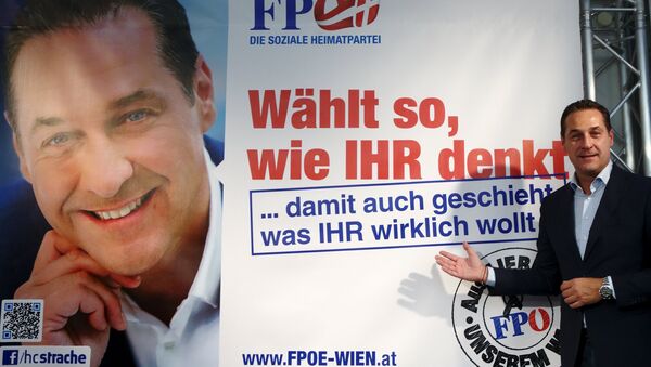 Head of Austrian Freedom Party (FPOe) Heinz-Christian Strache presents an election campaign poster in Vienna, Austria, September 24, 2015. Regional elections take place in Vienna on October 11, 2015 - Sputnik International