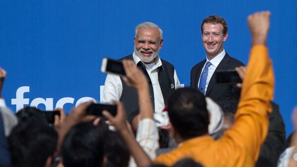 Indian Prime Minister Narendra Modi (L) and Facebook CEO Mark Zuckerberg attend a Townhall meeting, at Facebook headquarters in Menlo Park, California, on September 27, 2015 - Sputnik International
