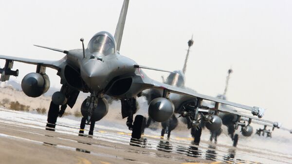 This photo released on Sunday, Sept. 27, 2015 by the French Army Communications Audiovisual office (ECPAD) shows French army Rafale fighter jets on the tarmac of an undisclosed air base as part of France's Operation Chammal launched in September 2015 in support of the US-led coalition against Islamic State group - Sputnik International