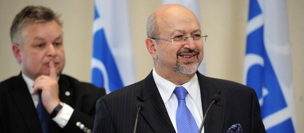 Lamberto Zannier (R), Secretary General of the Organization for Security and Cooperation in Europe (OSCE) - Sputnik International