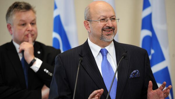 Lamberto Zannier (R), Secretary General of the Organization for Security and Cooperation in Europe (OSCE) - Sputnik International