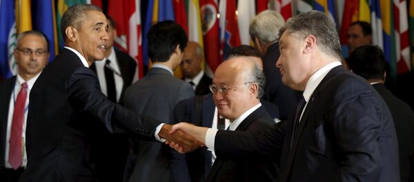 U.S. President Barack Obama and Ukraine's President Petro Poroshenko shake hands during the luncheon at the United Nations General Assembly in New York September 28, 2015 U.S. President Barack Obama and Ukraine's President Petro Poroshenko shake hands during the luncheon at the United Nations General Assembly in New York September 28, 2015 - Sputnik International
