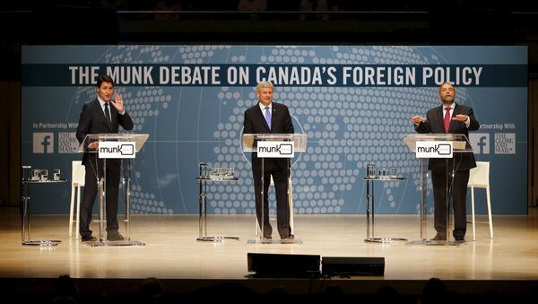 Liberal leader Justin Trudeau (L), Conservative leader and Prime Minister Stephen Harper, and New Democratic Party (NDP) leader Thomas Mulcair (R) take part in the Munk leaders' debate on Canada's foreign policy in Toronto, Canada September 28, 2015 - Sputnik International