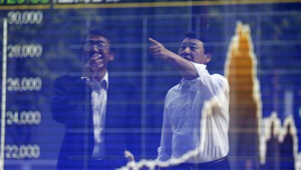 Tokyo businessmen react as they are reflected on a graph showing recent movements of Shanghai Stock Exchange B share index outside a brokerage in Tokyo, Japan, September 29, 2015 - Sputnik International