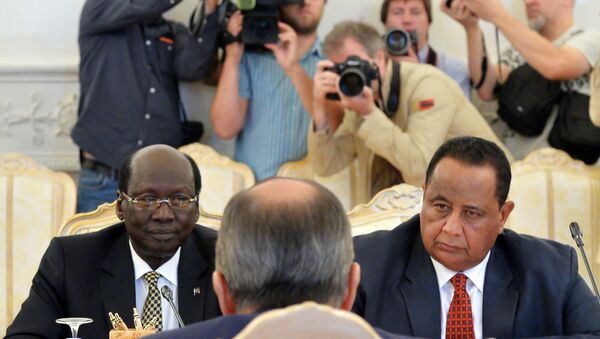 Foreign Minister of the Republic of South Sudan Barnaba Benjamin (left) and Foreign Minister of Sudan Ibrahim Ghandour during a meeting with Russian Foreign Minister Sergey Lavrov in Moscow - Sputnik International