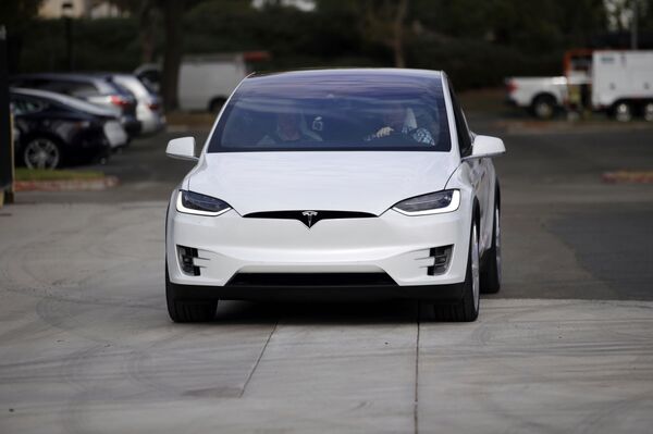 The Tesla Model X car is test driven at the company's headquarters, September 29, 2015, in Fremont, California - Sputnik International