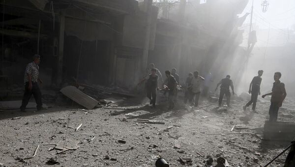 Civil defence members move an injured man on a stretcher after what activists said was an airstrike by forces loyal to Syria's President Bashar al-Assad on the town of Douma, eastern Ghouta of Damascus September 19, 2015 - Sputnik International