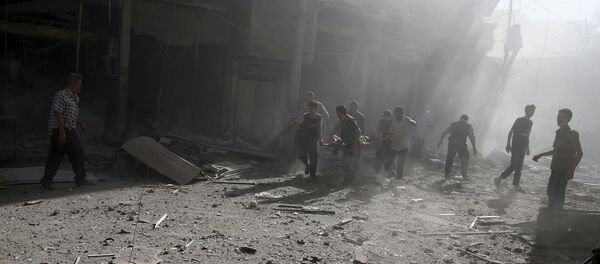 Civil defence members move an injured man on a stretcher after what activists said was an airstrike by forces loyal to Syria's President Bashar al-Assad on the town of Douma, eastern Ghouta of Damascus September 19, 2015 Civil defence members move an injured man on a stretcher after what activists said was an airstrike by forces loyal to Syria's President Bashar al-Assad on the town of Douma, eastern Ghouta of Damascus September 19, 2015 - Sputnik International