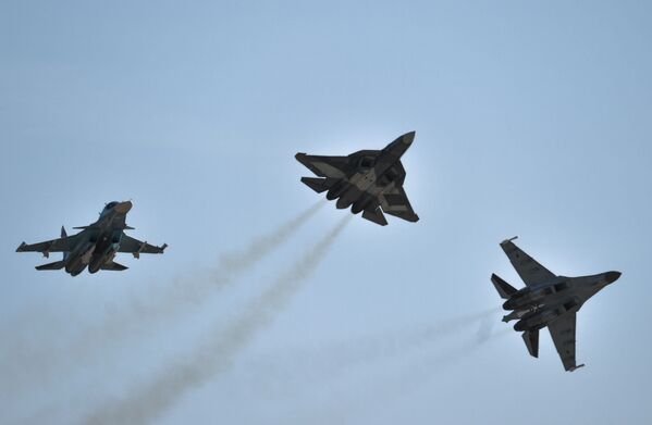 The Su-34, the T-50 and the Su-35 (from left to right) during the opening of the MAKS-2015 International Aviation and Space Salon in Zhukovsky, outside Moscow. - Sputnik International