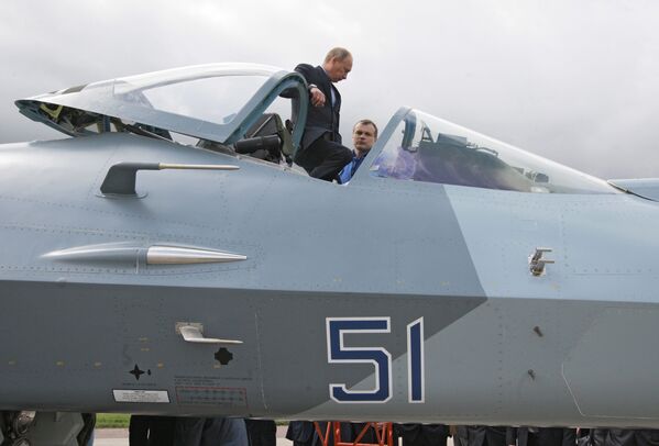 July 17, 2010. Russian Prime Minister speaking with a test pilot of the new PAK FA T-50 at the Central Aerodynamic Institute in Zhukovsky, outside Moscow. - Sputnik International