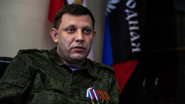Alexander Zakharchenko, head of the self-proclaimed Donetsk People's Republic (DNR), speaks during an interview at his office in the eastern Ukrainian city of Donetsk on April 8, 2015 - Sputnik International