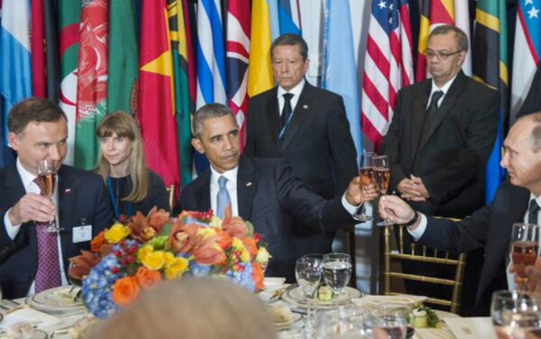 President Duda (left), seen here next to President Barack Obama (center) and President Vladimir Putin (right). The original of the UN handout. - Sputnik International