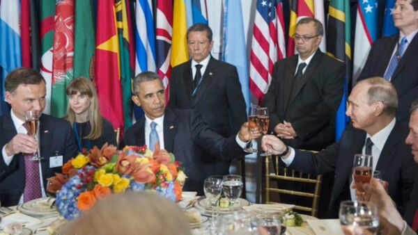 President Duda (left), sitting here next to US President Barack Obama (center) and Russian President Vladimir Putin (right). - Sputnik International