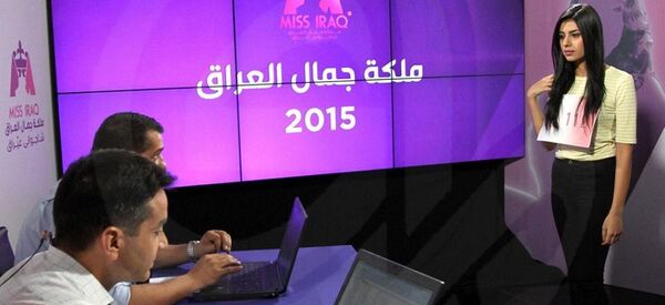 An applicant being interviewed at the auditions of Miss Iraq at Al-Mada TV studios in Baghdad - Sputnik International