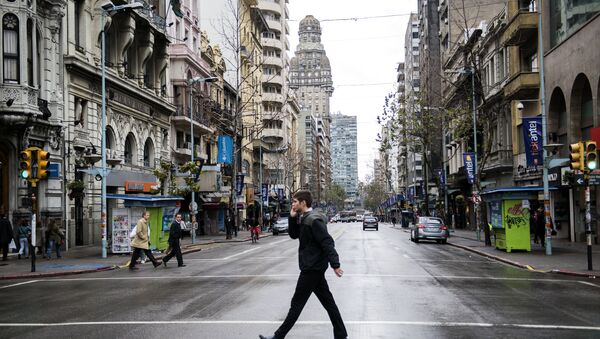 A man crosses the capital's main avenue, during a full-day general strike in Montevideo, Uruguay. - Sputnik International