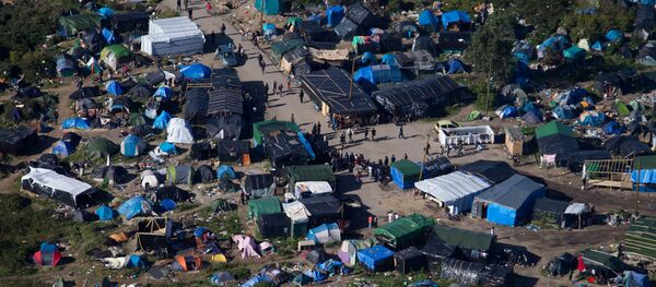 An aerial view of the migrant camp known as the New Jungle Camp, near Calais, northern France - Sputnik International