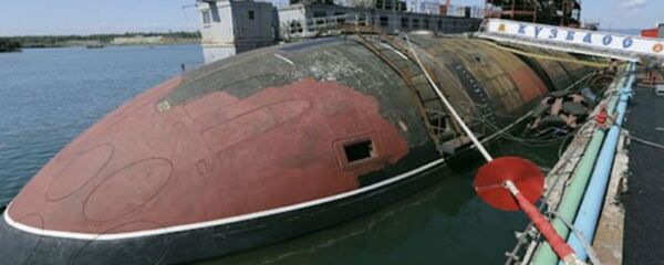 The Russian Navy Akula-class SSN Kuzbass alongside at the Zvezda shipyard in the Pacific. The Russian Navy Akula-class SSN Kuzbass alongside at the Zvezda shipyard in the Pacific. - Sputnik International