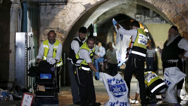 Members of the Zaka Rescue and Recovery team clean the scene where a Palestinian was shot dead after he stabbed and killed two people in Jerusalem's Old City October 3, 2015 - Sputnik International